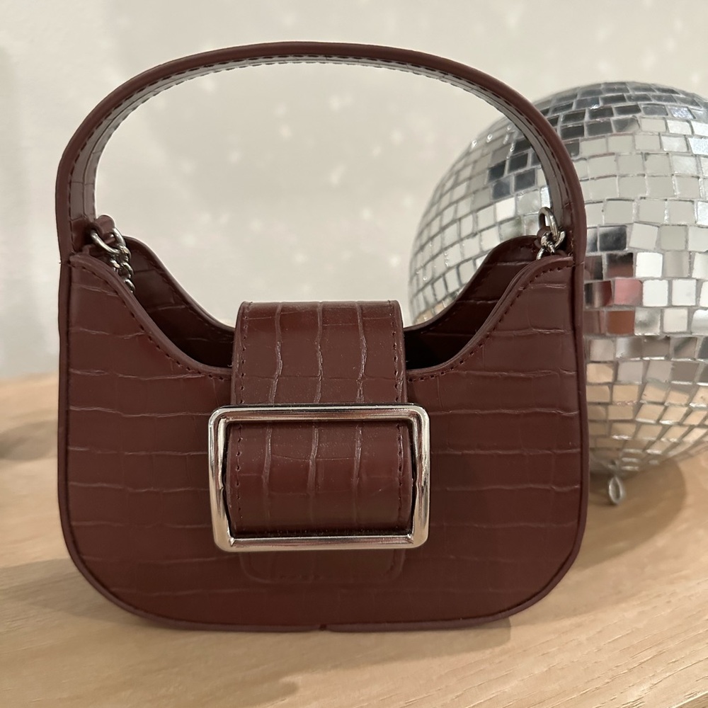 Elegant Brown Croc-Embossed Handbag
